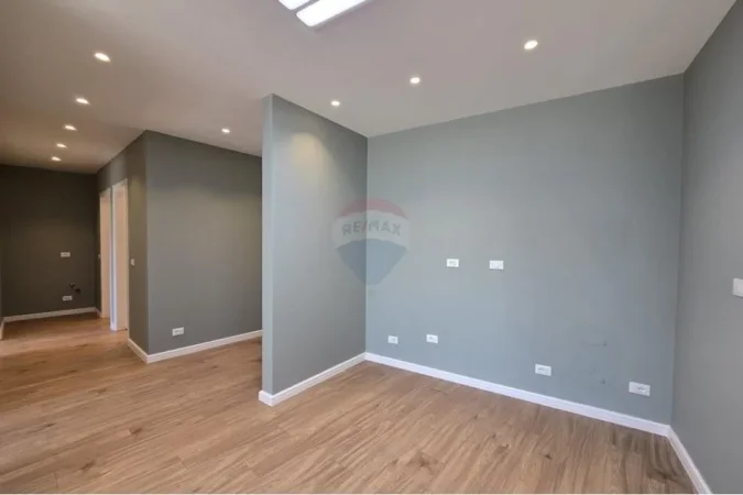 Tirane, jepet me qera zyre Kati 6, 98 m² 1.400 € (lake weiv)