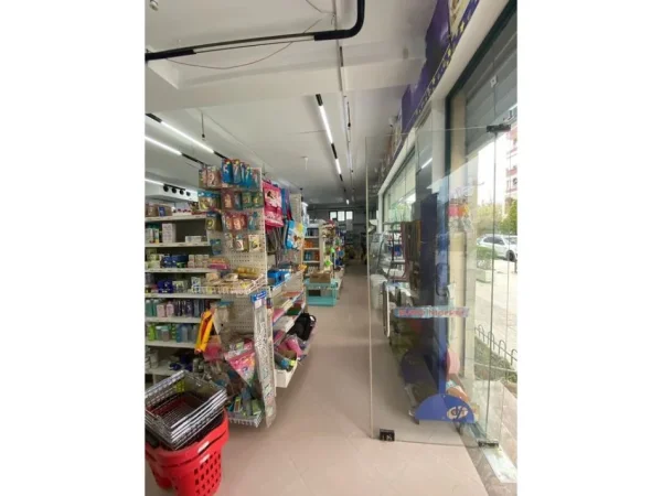 Vlore, shitet dyqan Kati 0, 117 m² 350.100 € (Te Gama Market) RV51911
