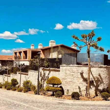 Tirane, shitet Vile 4+1+Ballkon Kati 3, 514 m² 480.000 € (Sauk)