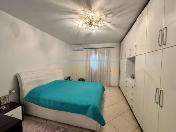 Tirane, shitet Vile , 350.000 € (Lagja e Re, Vore.)