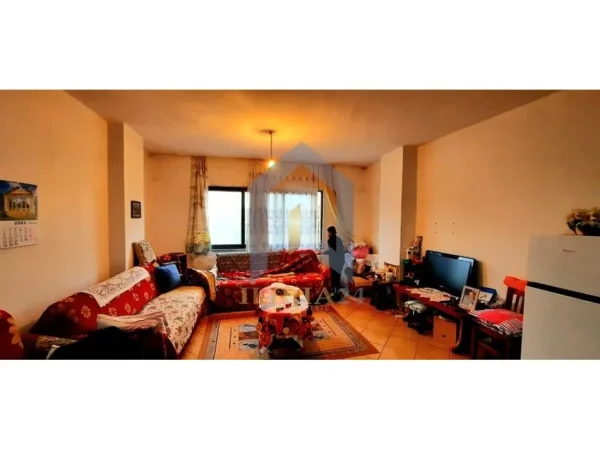 Tirane, shitet apartament 1+1 Kati 3, 74 m² 112.000 € (Rruga 5 Maji)