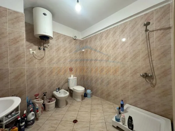 Shitet, Apartament 2+1, Unaza e Re, Tiranë.