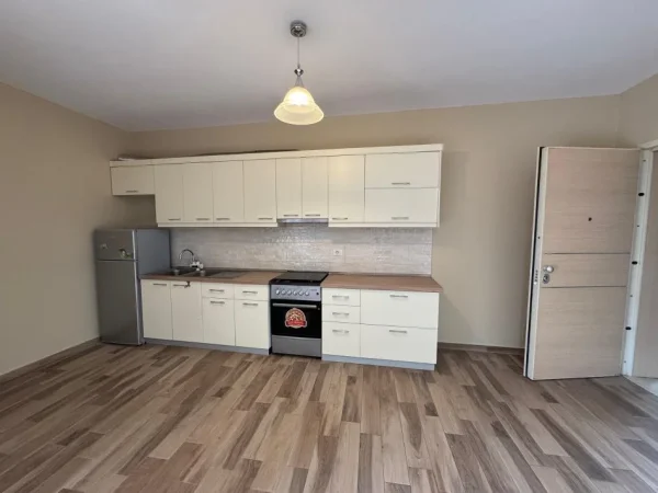 Tirane, shitet apartament 1+1+Ballkon Kati 3, 70 m² 154.000 € (bulevardi zogu i par)
