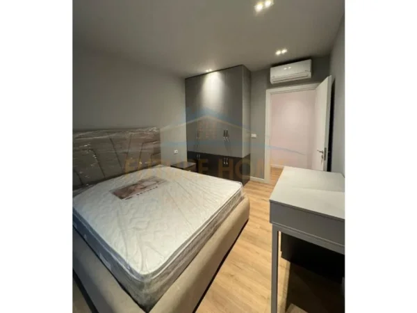 Tirane, jepet me qera apartament 2+1 Kati 4, 95 m² 850 € (Unaza e Re)