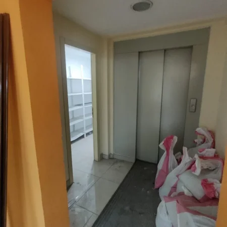 Tirane, jepet me qera ambjent biznesi Kati -1, 550 m² 5.000 € (BLLOKU)