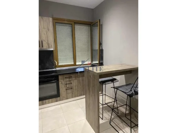 Tirane, jepet me qera apartament 1+1+Ballkon Kati 4, 55 m² 420 € (Tregu Elektrik)