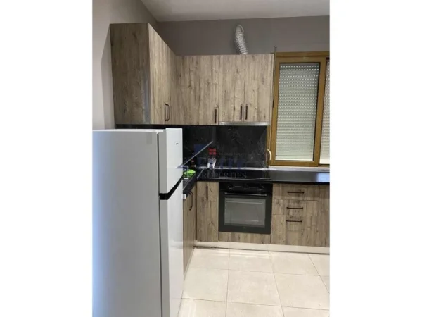 Tirane, jepet me qera apartament 1+1+Ballkon Kati 4, 55 m² 420 € (Tregu Elektrik)