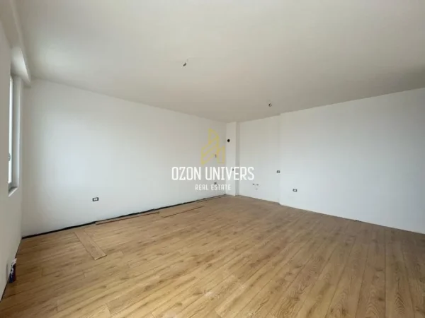 Tirane, shitet apartament 2+1+Ballkon Kati 4, 115 m² 158.745 € (Komplesi Tudas , Astir)