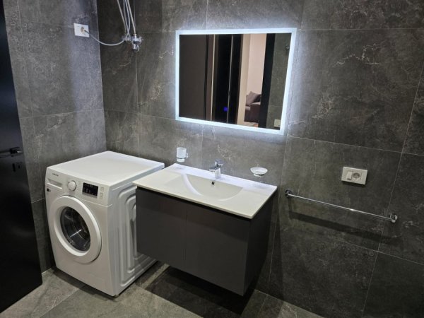 Tirane, jepet me qera apartament 1+1+Ballkon Kati 4, 70 m² 1000 € (Rruga e Kavajes)