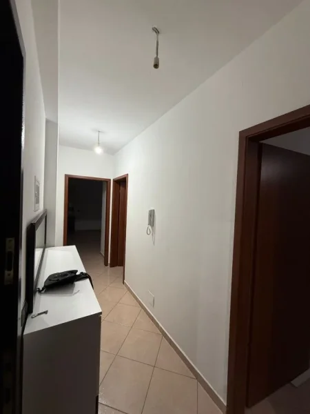 Tirane, shitet apartament 2+1+Ballkon Kati 3, 100 m² 130.000 € (Yzberisht)