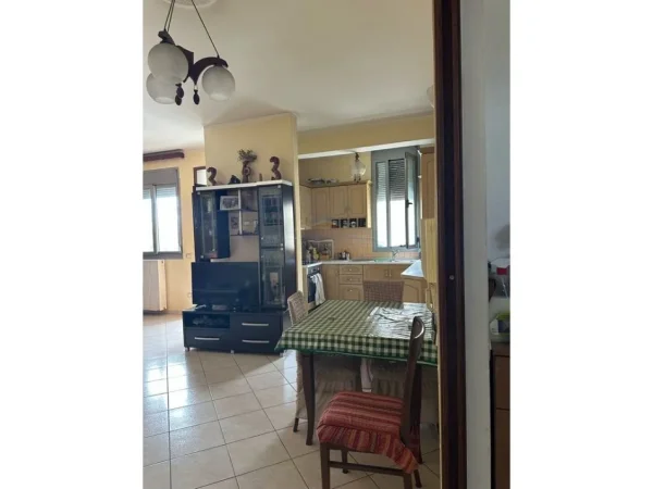 Vlore, shitet shtepi 2+1 Kati 0, 190.000 € (Te Shkolla Xhyeri) RV50696