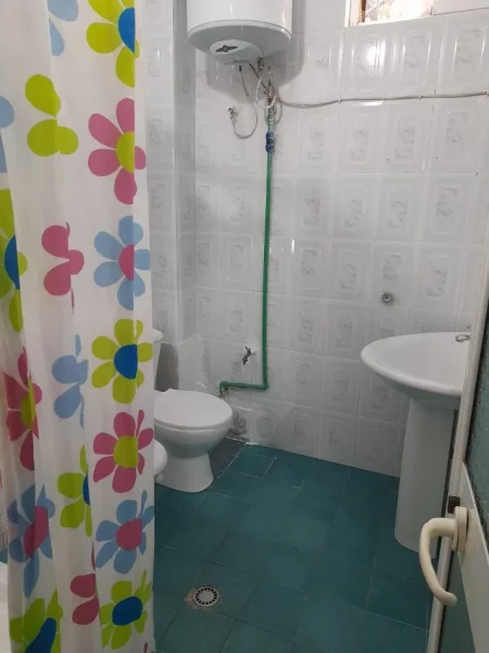 Tirane, jepet me qera apartament 1+1+Aneks Kati 0, 70 m² 350 € (Rruga Ali Demi)