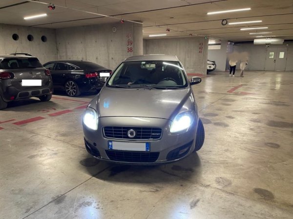 Tirane, shitet makine Fiat Croma 1.9 Multijet 16V 150CV Nafte, gri metalizato manuale Klima 199.000 km 1.900 €