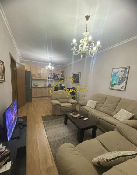 Tirane, jepet me qera apartament 2+1 Kati 4, 100 m² 450 € (YZBERISHT)