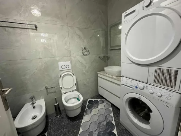 Tirane, shitet apartament 1+1 Kati 3, 50 m² 130.000 € (Brryl)