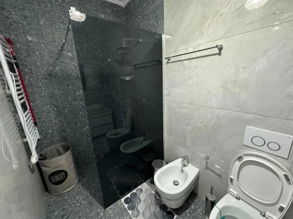 Tirane, shitet apartament 1+1 Kati 3, 50 m² 130.000 € (Brryl)