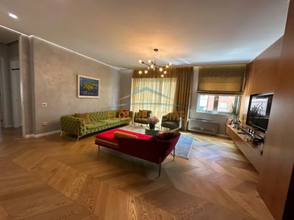 Tirane, shitet apartament 3+1+Ballkon Kati 2, 267 m² 800.000 € (KOMPLEKSI DELIJORGJI)