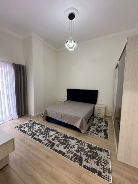 Tirane, jepet me qera apartament 2+1+Ballkon Kati 4, 90 m² 600 € (Liqeni Thate)