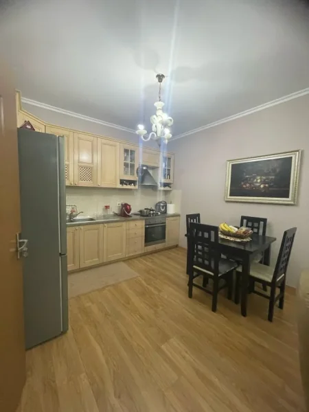 Tirane, jepet me qera apartament 2+1 Kati 4, 100 m² 450 € (Besim Alla)