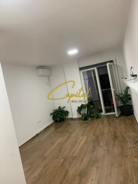 Tirane, jepet me qera zyre Kati 2, 72 m² 1.000 € (MYSLYM SHYRI)