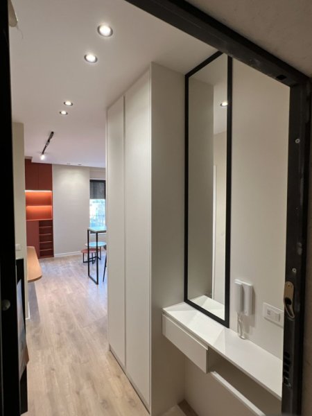 Tirane, jepet me qera apartament 1+1+Ballkon Kati 4, 70 m² 800 € (Karl Gega)