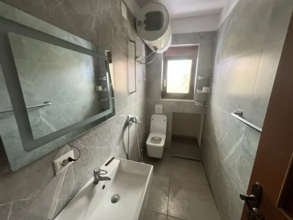 Tirane, jap me qera apartament Kati 3, 60 m² 300 € (Kodra e Priftit), OPP51985