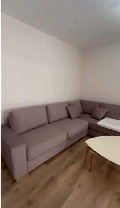 Tirane, jepet me qera apartament 1+1 Kati 2, 70 m² 550 € (" Jepet me Qera Super Apartamenti 1+1 në 21 Dhjetor!)