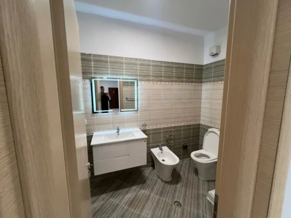 Tirane, shitet 2+1+Aneks+Ballkon Kati 5, 90 m² 128.000 € 