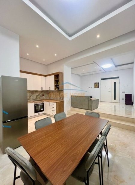 Tirane, jepet me qera apartament 2+1 Kati 1, 130 m² 550 € (Selite)