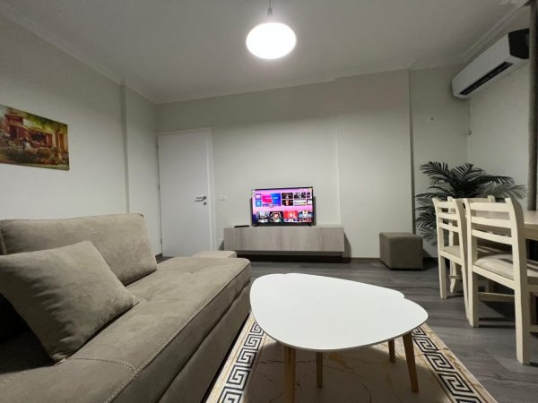 Tirane, jepet me qera apartament 1+1+Ballkon Kati 5, 60 m² 650 € (Kompleksi Delijorgji)