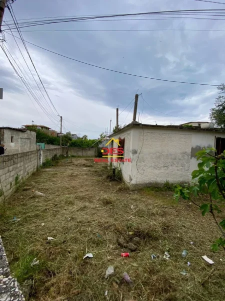 Vlore, shitet shtepi Kati 0, 72 m² 75.000 € (Rruga Janaq Kilica)