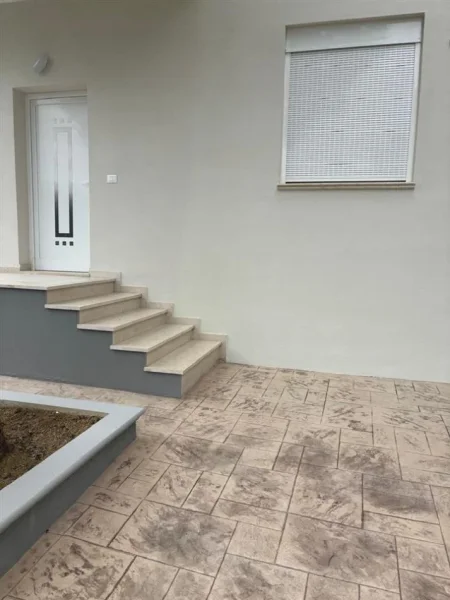 Tirane, jepet me qera apartament 1+1 Kati 1, 55 m² 350 € (YZBERISHT)