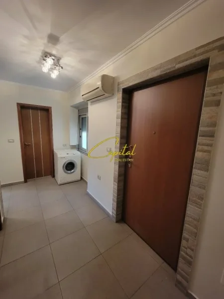 Tirane, jepet me qera apartament 1+1 Kati 3, 60 m² 500 € (MINISTRIA E JASHTME)
