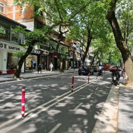 Tirane, jepet me qera apartament 1+1 Kati 3, 35 m² 440 € (MYSLYM SHYRI)