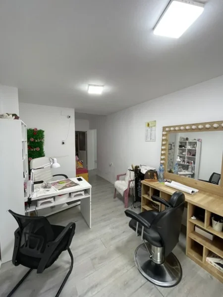 Durres, shitet ambjent biznesi Kati 0, 42 m² 100.000 € (Rruga Mujo Ulqinaku)