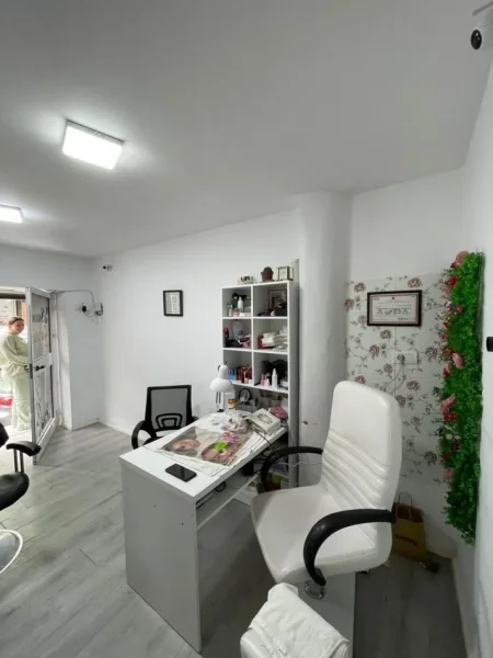 Durres, shitet ambjent biznesi Kati 0, 42 m² 100.000 € (Rruga Mujo Ulqinaku)