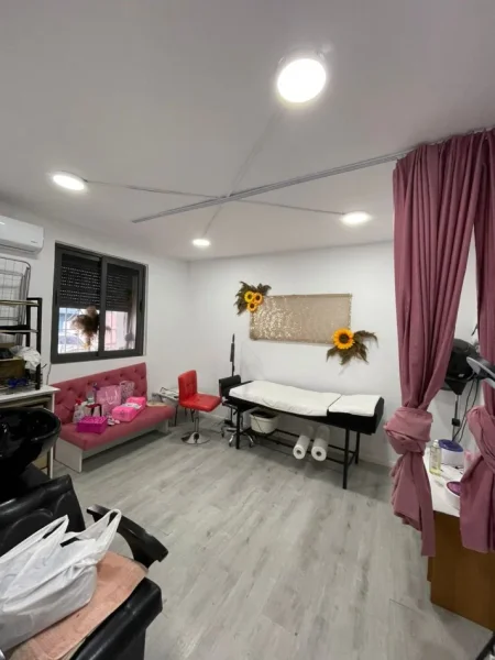 Durres, shitet ambjent biznesi Kati 0, 42 m² 100.000 € (Rruga Mujo Ulqinaku)