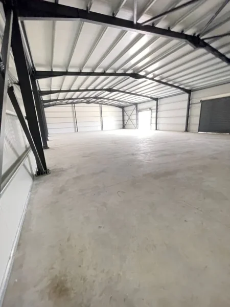 Tirane, jepet me qera magazine Kati 0, 640 m² 2.500 € (Rinas)