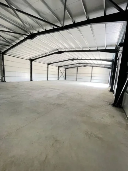 Tirane, jepet me qera magazine Kati 0, 640 m² 2.500 € (Rinas)