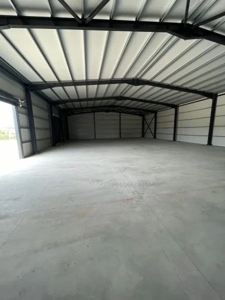 Tirane, jepet me qera magazine Kati 0, 640 m² 2.500 € (Rinas)