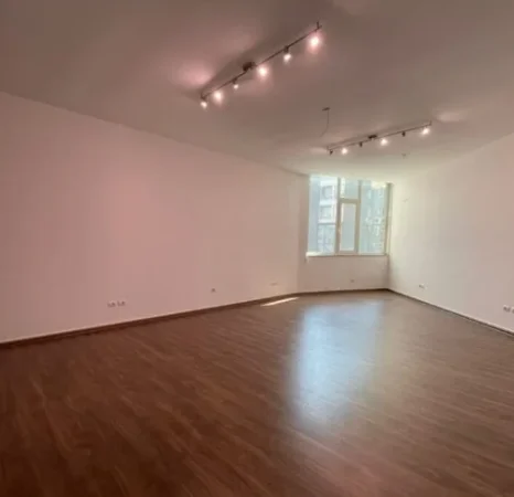 Tirane, jepet me qera apartament 1+1 Kati 4, 70 m² 500 € (Rr.e Dibres)
