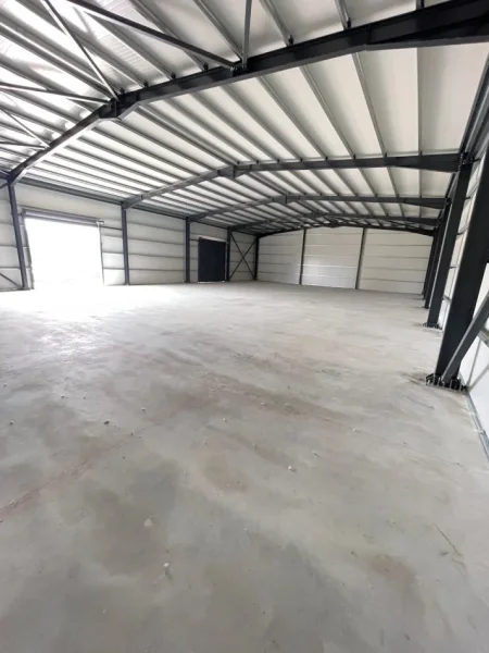 Tirane, jepet me qera magazine Kati 0, 1.640 m² 2.500 € (Rinas)