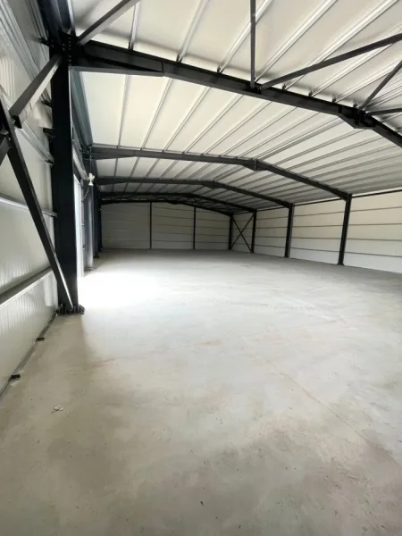 Tirane, jepet me qera magazine Kati 0, 1.640 m² 2.500 € (Rinas)