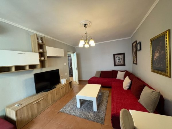Tirane, jap me qera apartament 2+1 Kati 5, 60 m² 500 € (Rruga Ferit Xhajko)