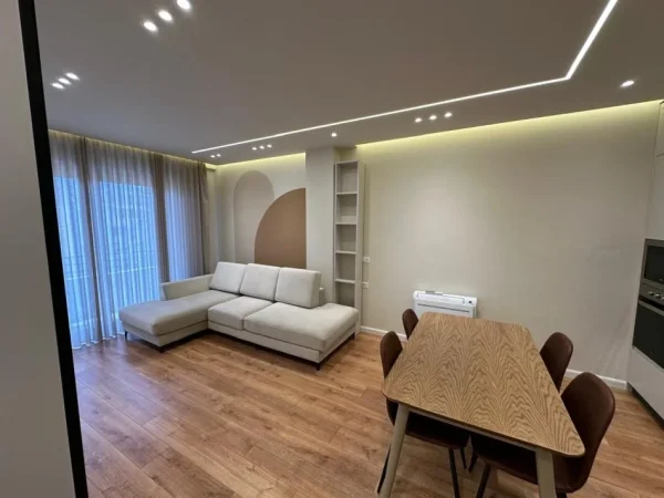 Tirane, jepet me qera apartament 1+1 Kati 4, 75 m² 800 € (SHKOLLA KUQE)