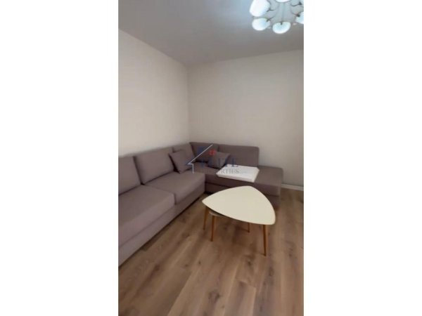 Tirane, jepet me qera apartament 1+1 Kati 3, 60 m² 550 € (Mozaiku i Tiranes)