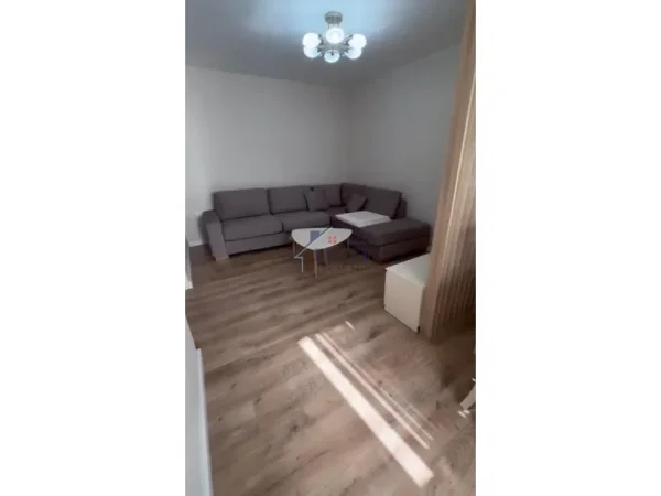 Tirane, jepet me qera apartament 1+1 Kati 3, 60 m² 550 € (Mozaiku i Tiranes)