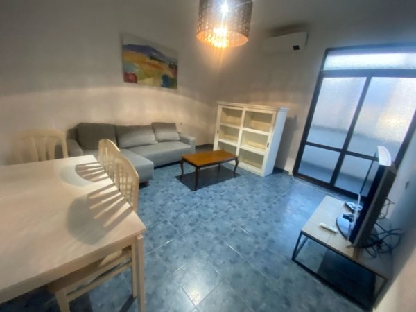 Tirane, jepet me qera apartament 1+1+Ballkon Kati 4, 65 m² 350 € (Rruga bardhyl)