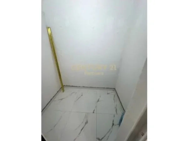 Tirane, shitet apartament 1+1 Kati 5, 50 m² 70.000 € (Prane Xhamise Xhura)