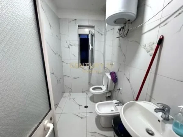 Tirane, shitet apartament 1+1 Kati 5, 50 m² 70.000 € (Prane Xhamise Xhura)